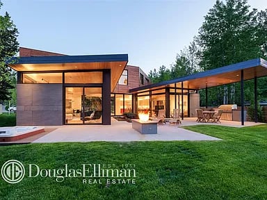 1330 Mountain View Dr