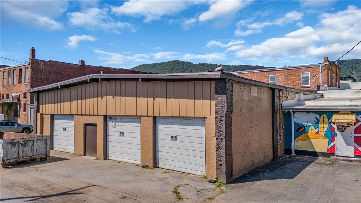 227 S Cedar Ave