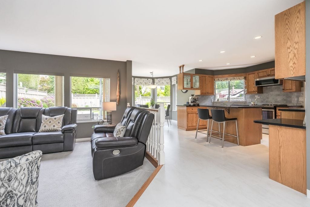 24 Ravine Dr