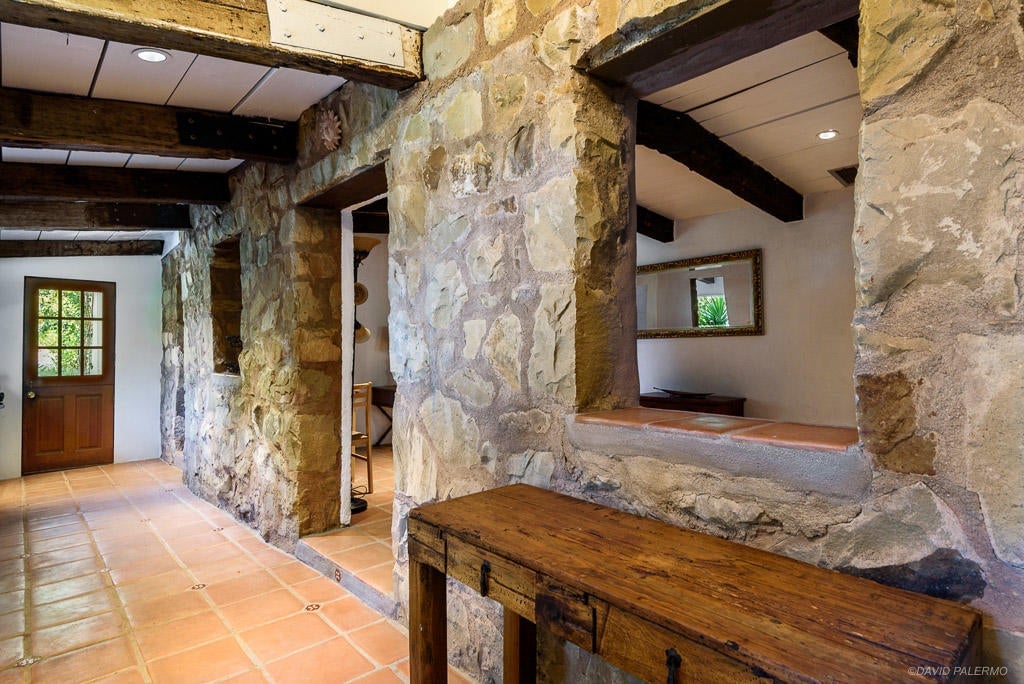 1150 Toro Canyon