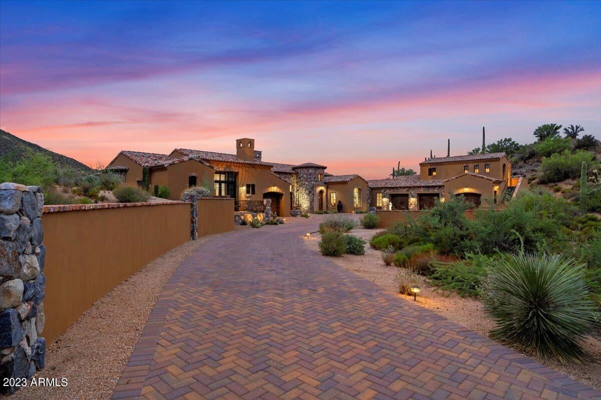 9514 E Madera Dr