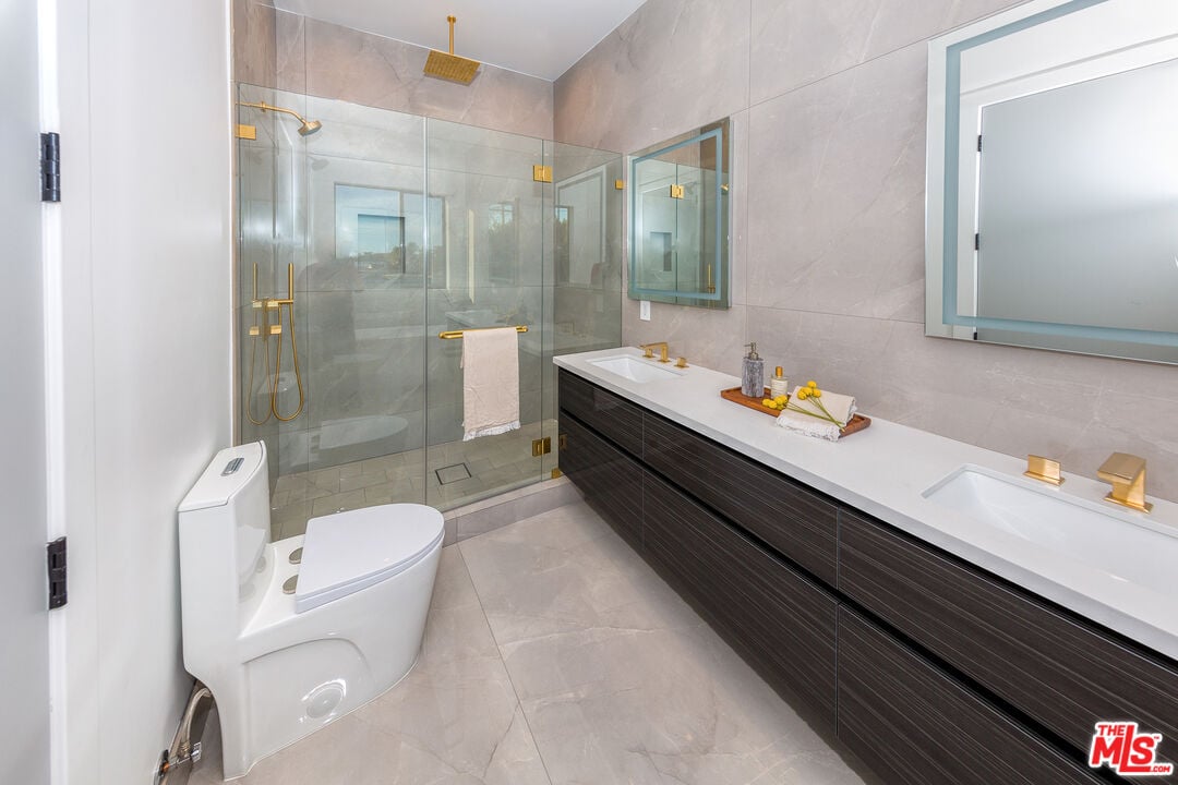 1635 S Sherbourne Dr