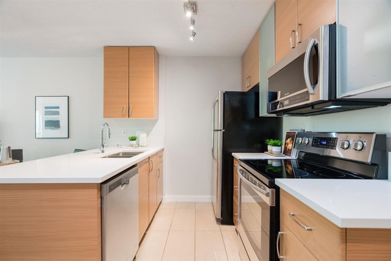 977 Mainland Street, #306