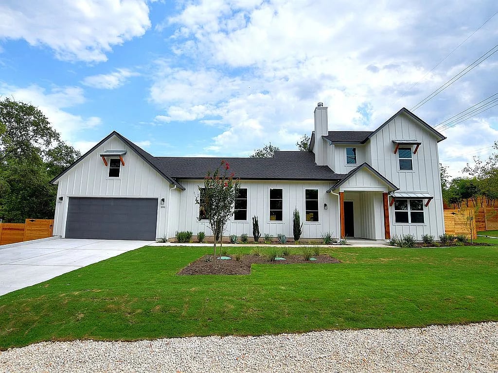1001 Village West Dr
