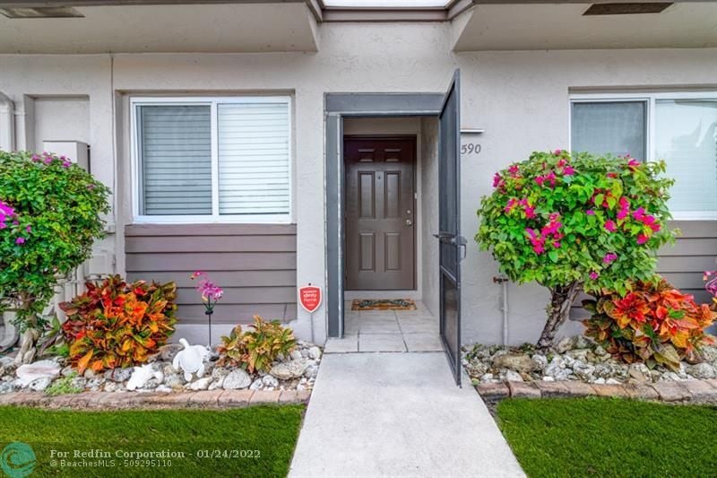 5590 SW 28th Ter