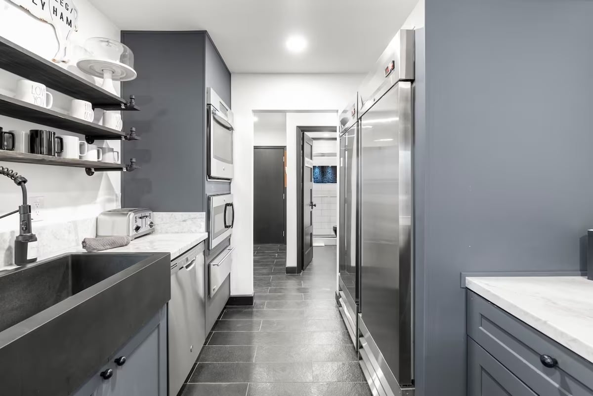 Phoenix Luxury! Pickleball | Free Heated Pool | Hot Tub