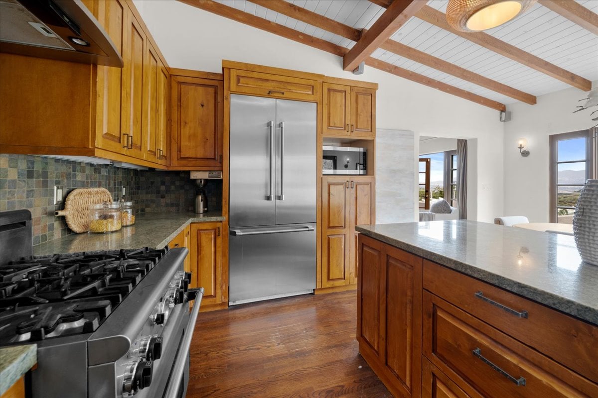 Lake Hollywood 4 + 2 Spanish Home with Views 