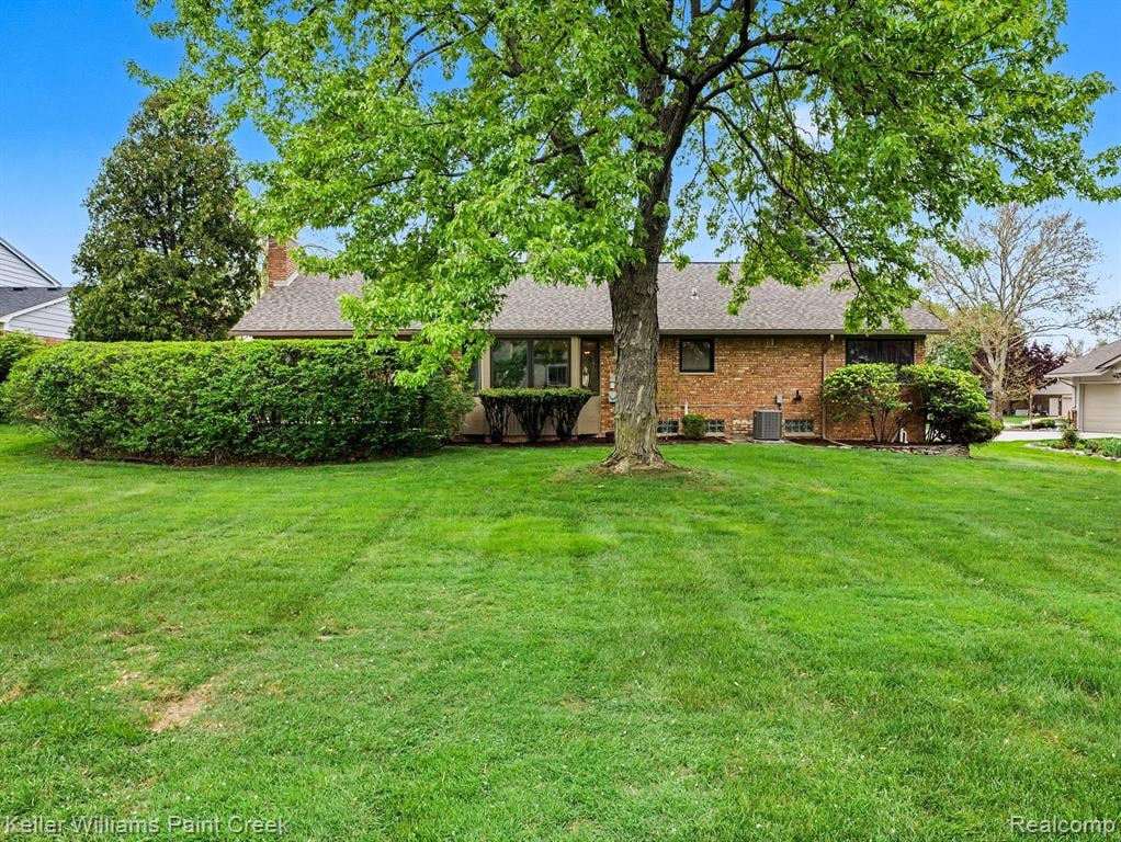 1949 Canary Ct