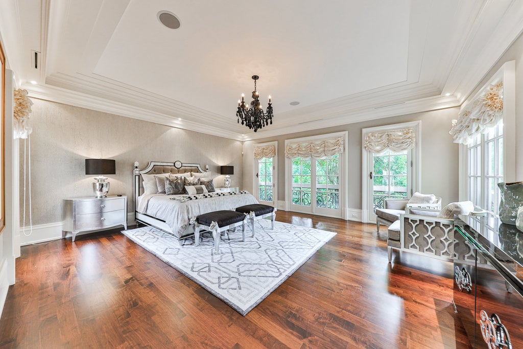 489 Lakeshore Road East