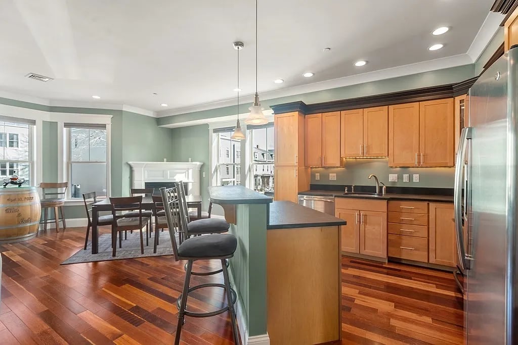 25 Mount Vernon St #3