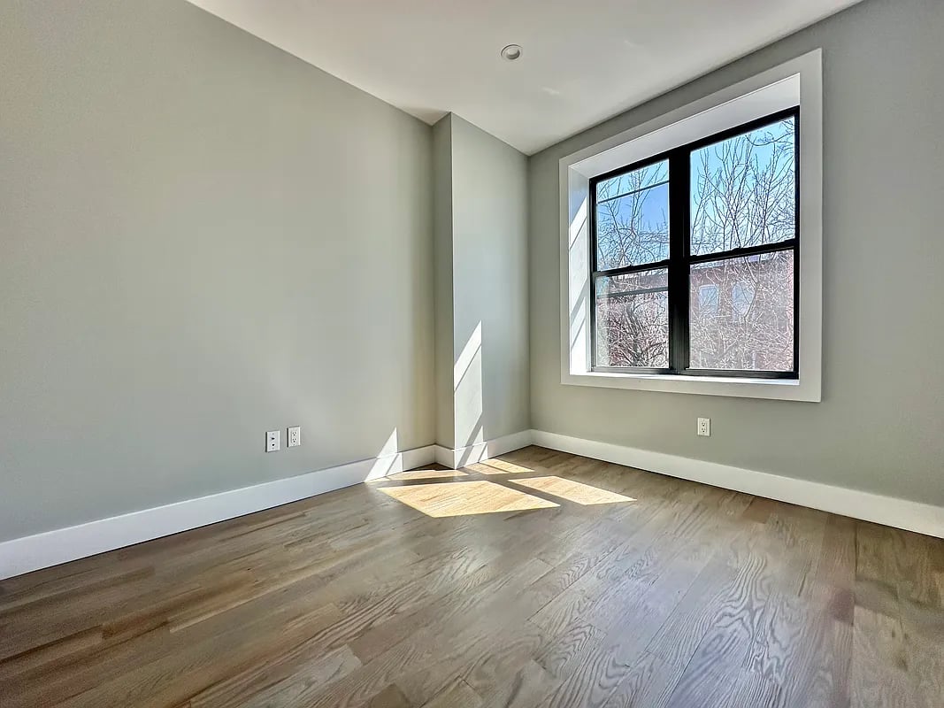 254 Melrose St 4B