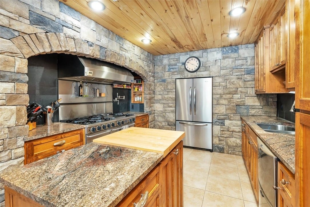 110 MacKqueen Dr