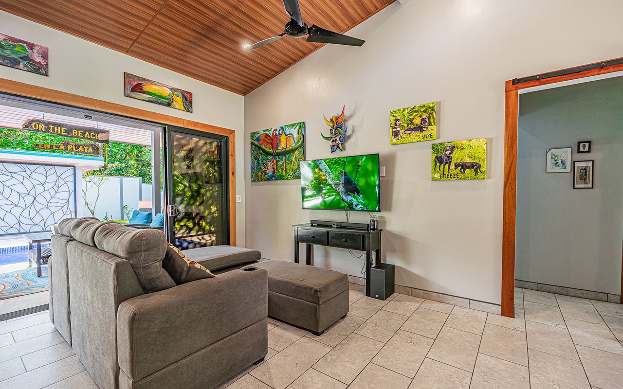 Home Near Downtown Uvita with Private Forest and Creek