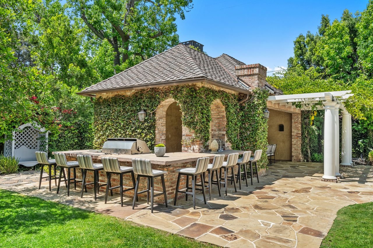 English Country Manor In Toluca Lake