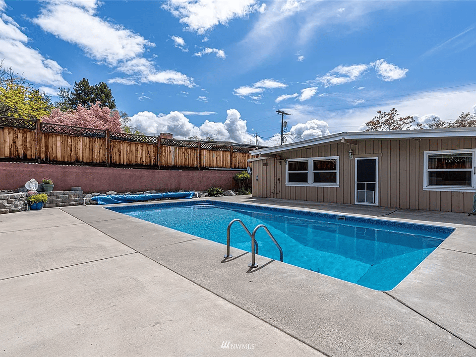 420 E Eli Avenue