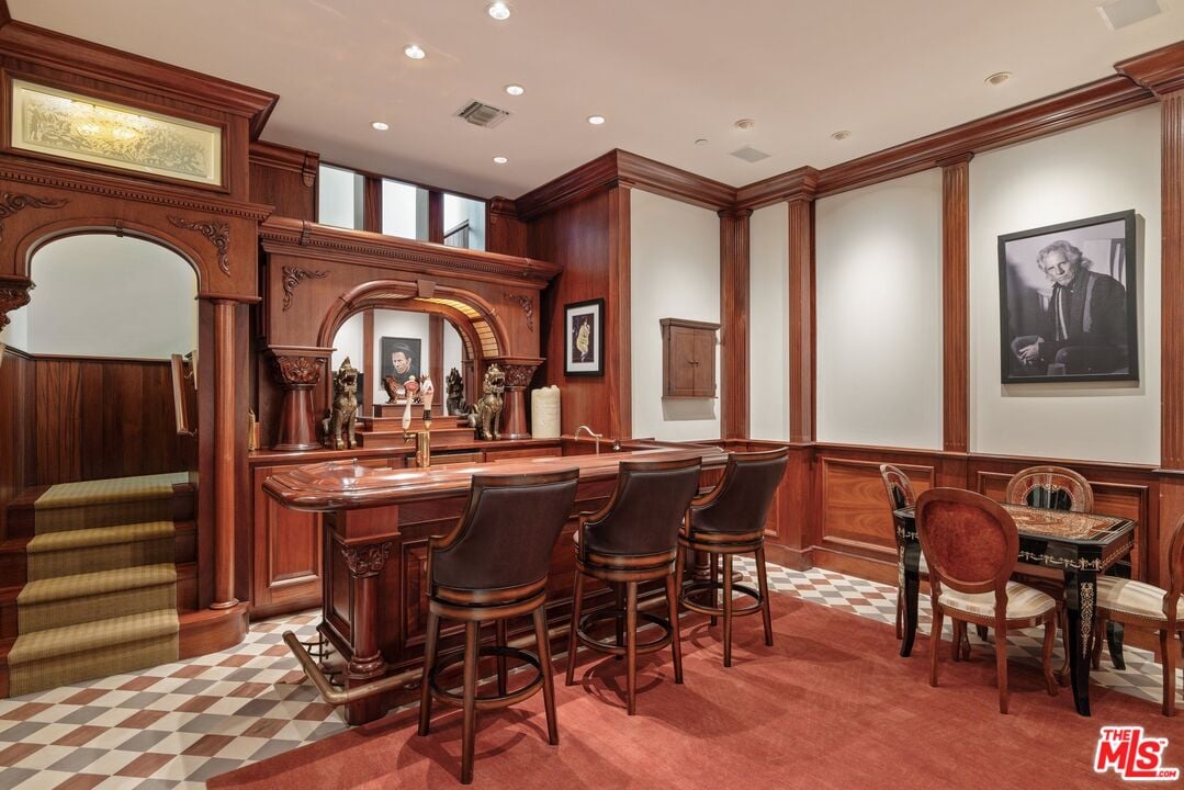 Aria Manor, Sunset Plaza Dr, 90069