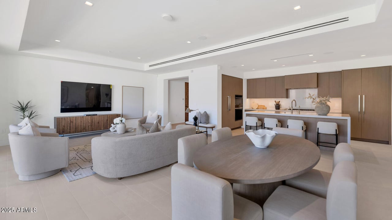 6587 N Palmeraie Blvd, #2007