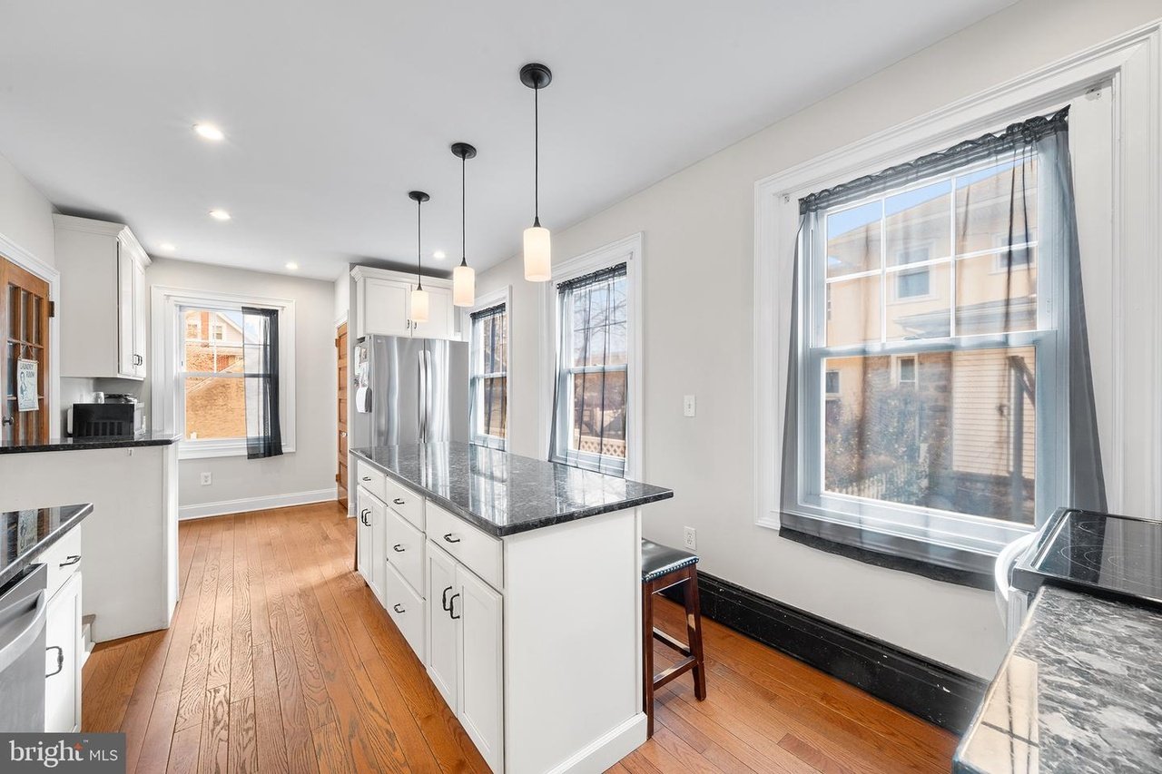 11 W Wilmot Ave