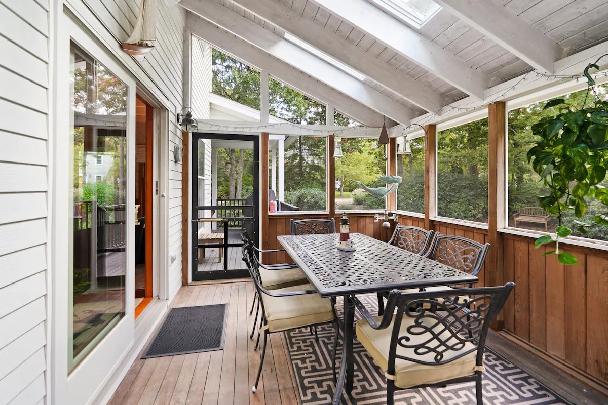 Renovated Oak Bluffs Retreat With Lagoon Access