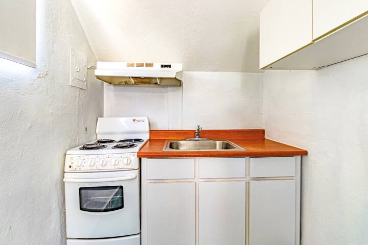 Beach House Apt 9 • 1BR + Sofa Bed • Full Kitchen - Airbnb