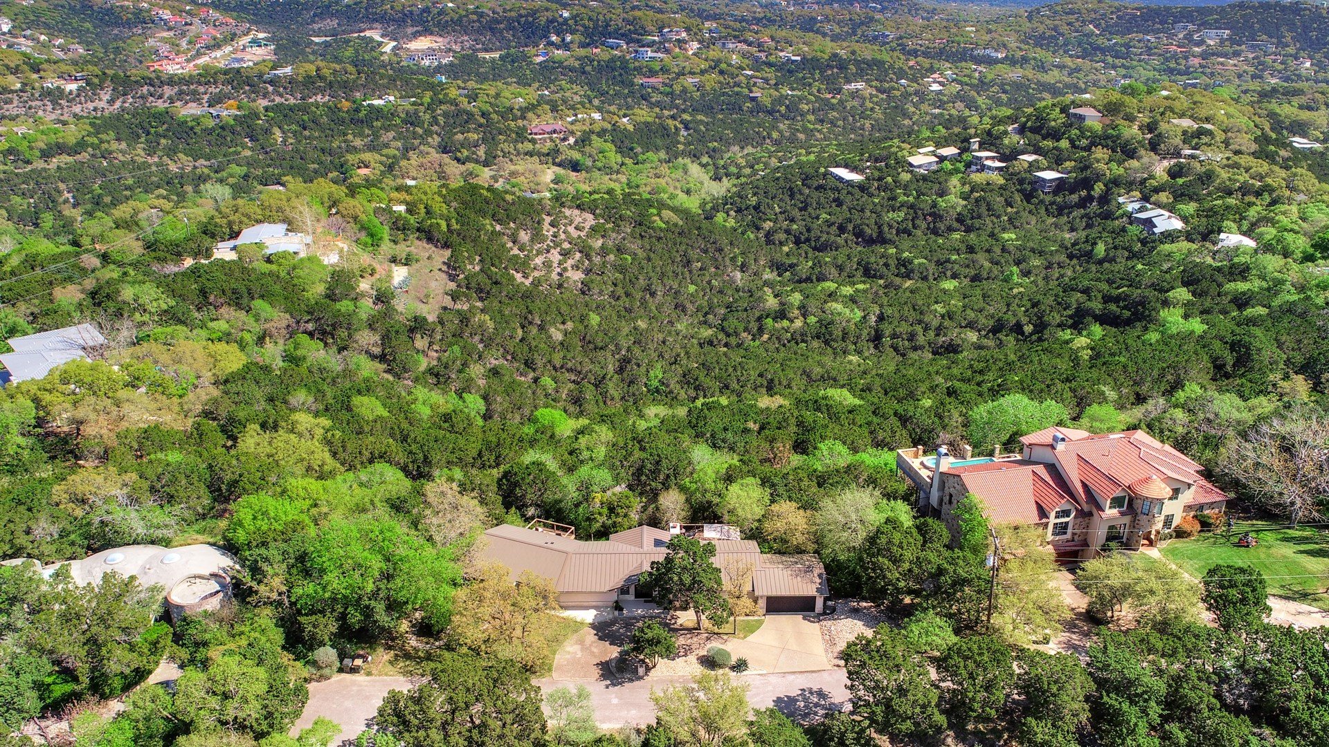 Hilltop Retreat with Panoramic Views