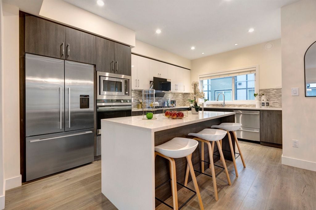 9680 Alexandra Rd, #86