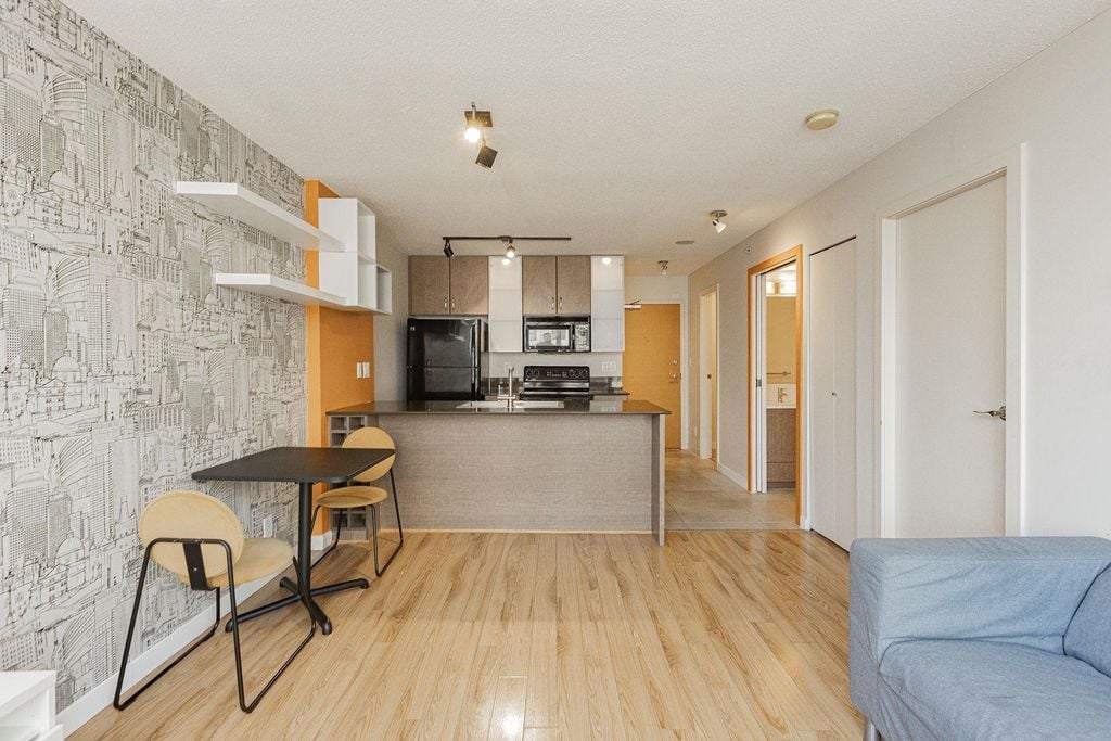 977 Mainland St, #2304
