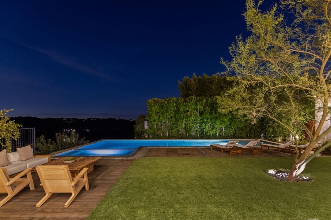 Aria Vista, Stradella Rd, 90077