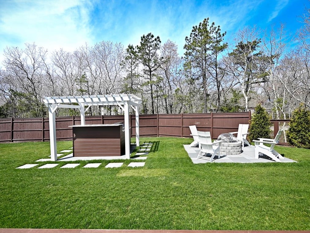 12 Baylies Way