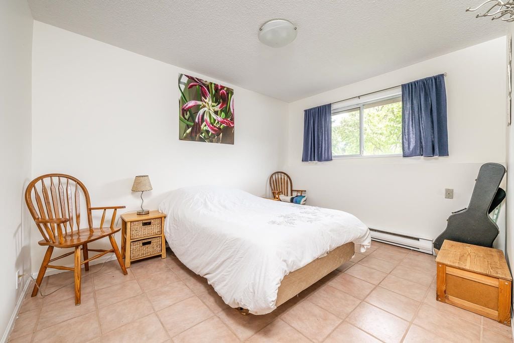 2332 Argyle Cres