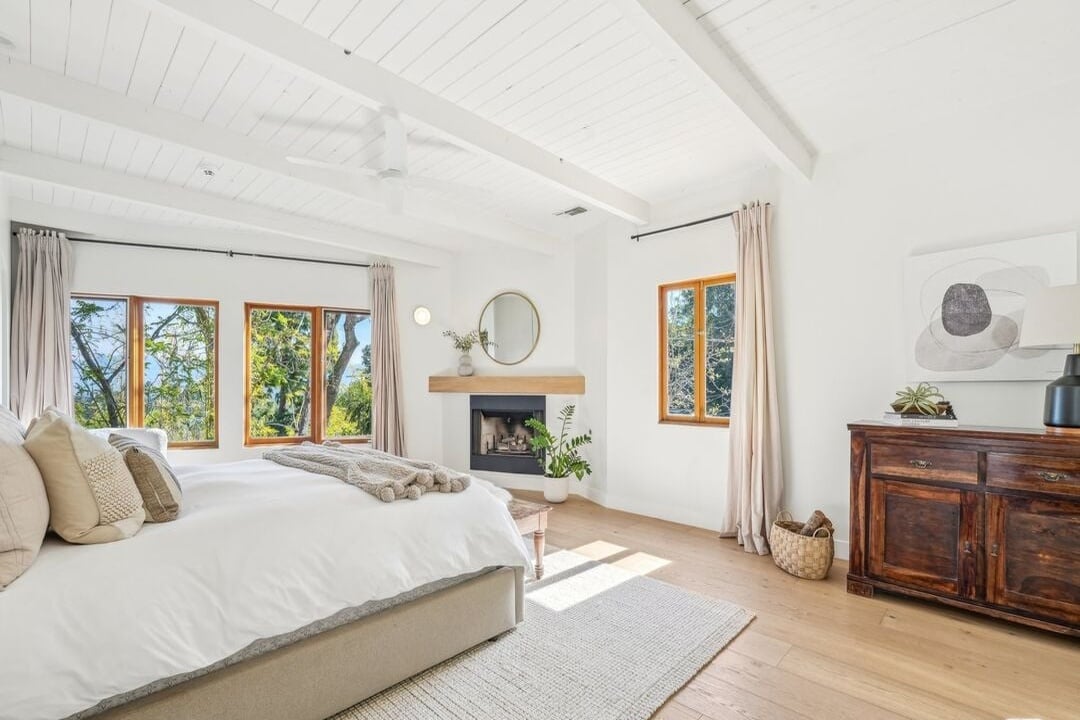 Sunset Crest Dr, 90046