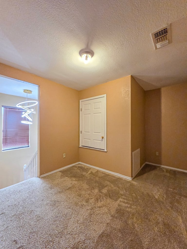 2101 Pershing Cir