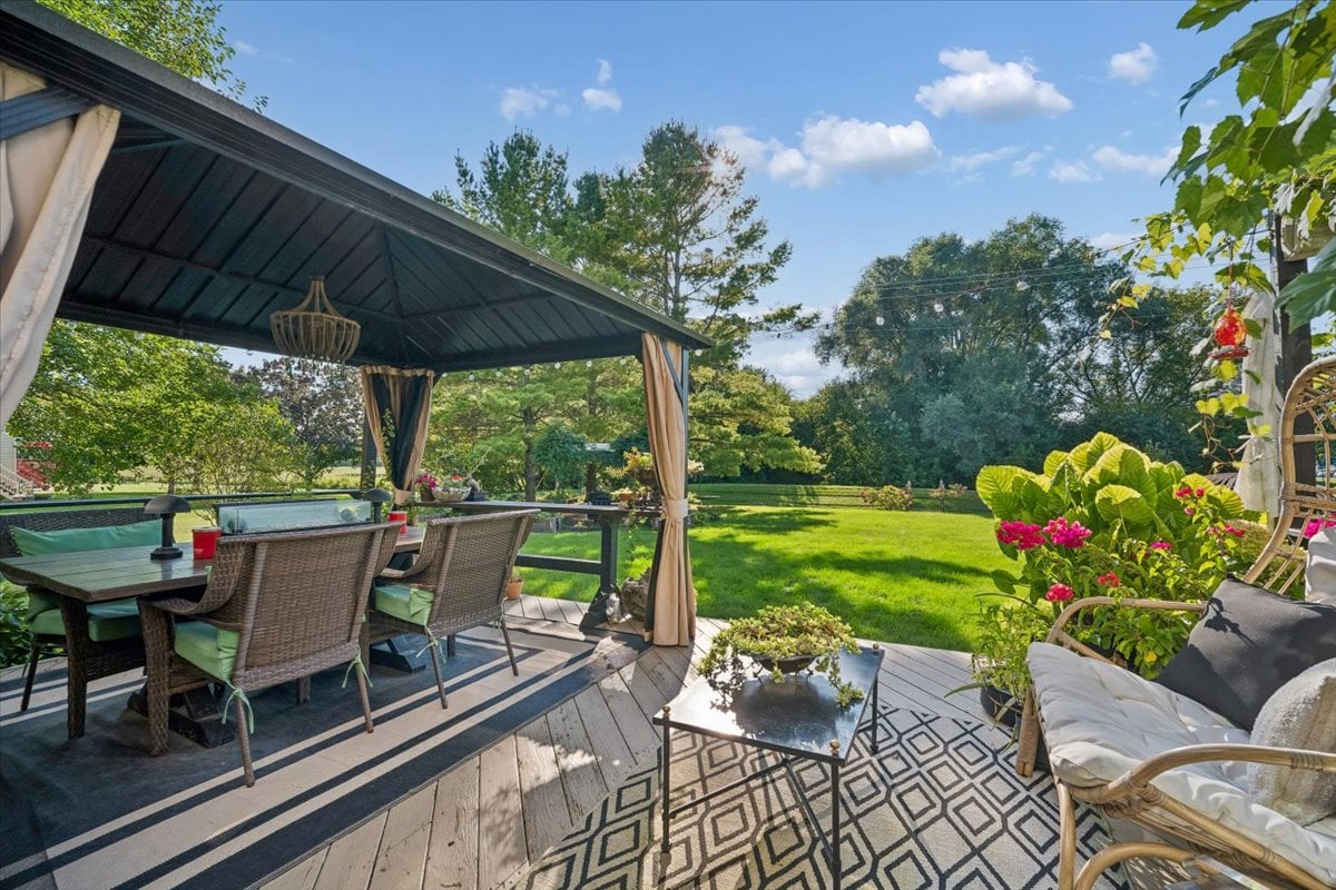 Stunning McHenry Oasis