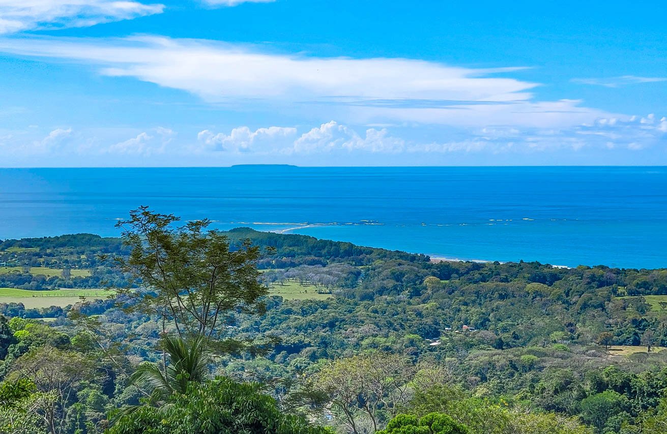 Large Uvita Lot With Whale’s Tail Ocean Views, Sunsets & Legal Water – Ready to Build!
