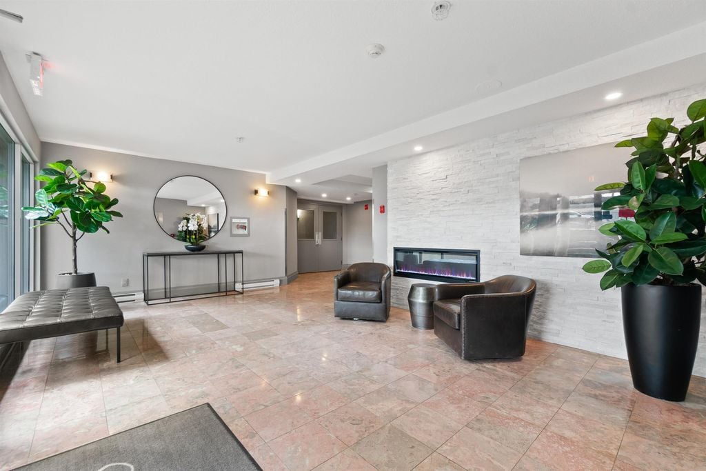 1869 Spyglass Pl, #211