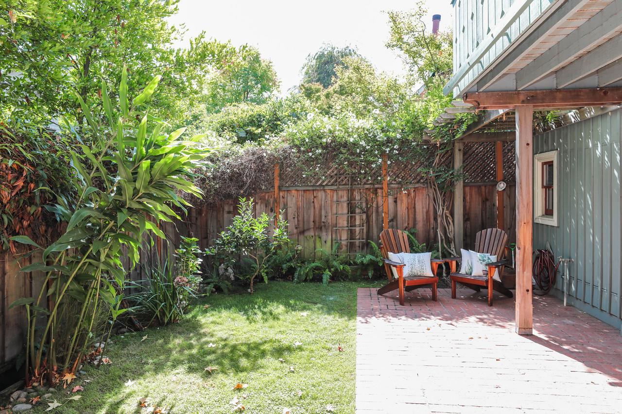 976 Menlo Avenue