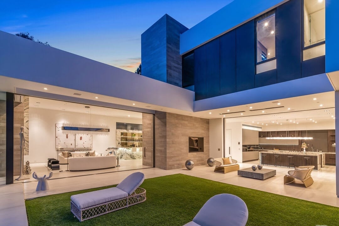 Sapphire Grandeur