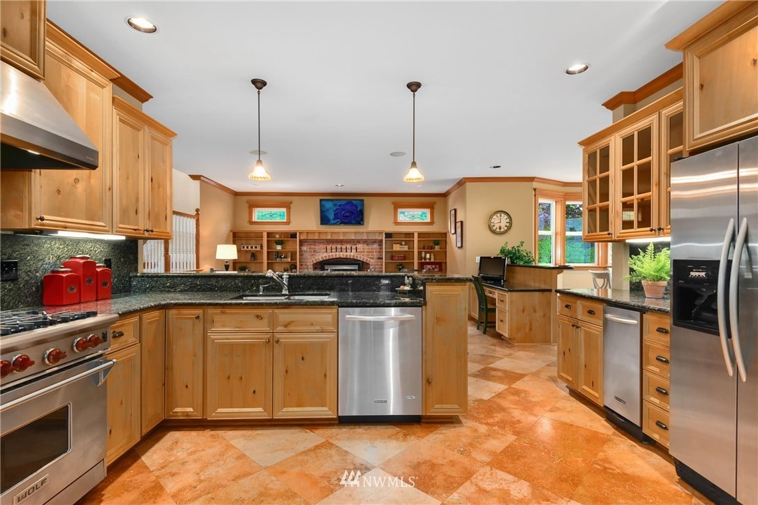 154 E Lake Sammamish Pkwy SE