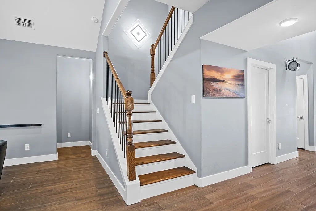 112 Dolphin Ct