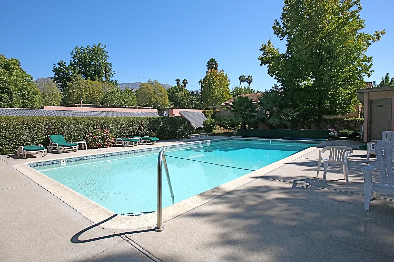 561 N La Cumbre Rd