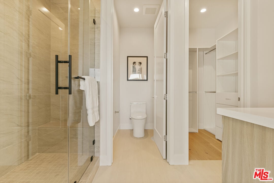 3230 S Barrington Ave