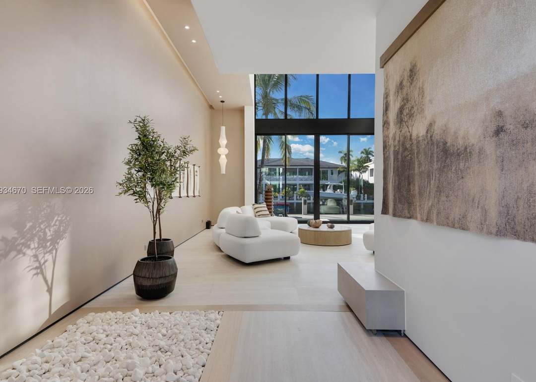 641 Flamingo Dr