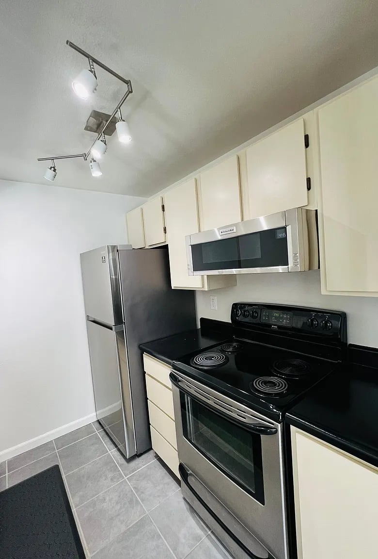 6700 NE 182nd St APT B203