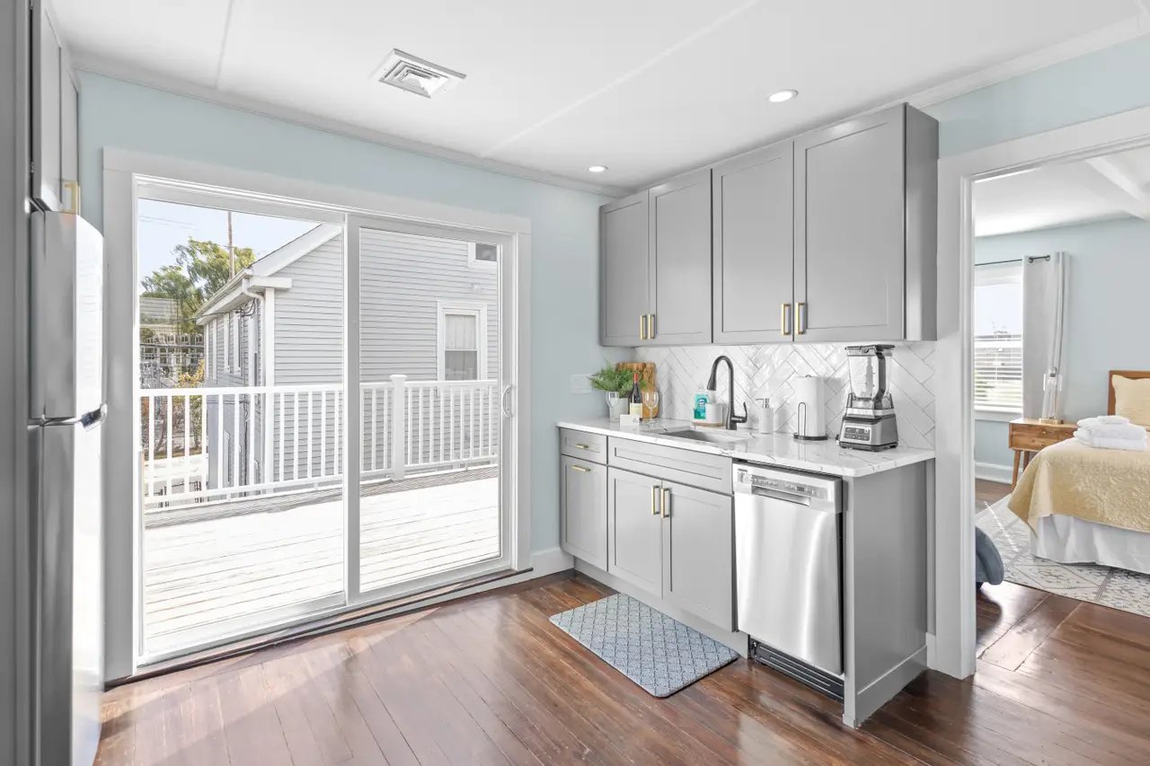 Fabulous Pied-á-Terre Close to Beaches & Downtown!