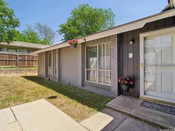 7810 Village Oak
