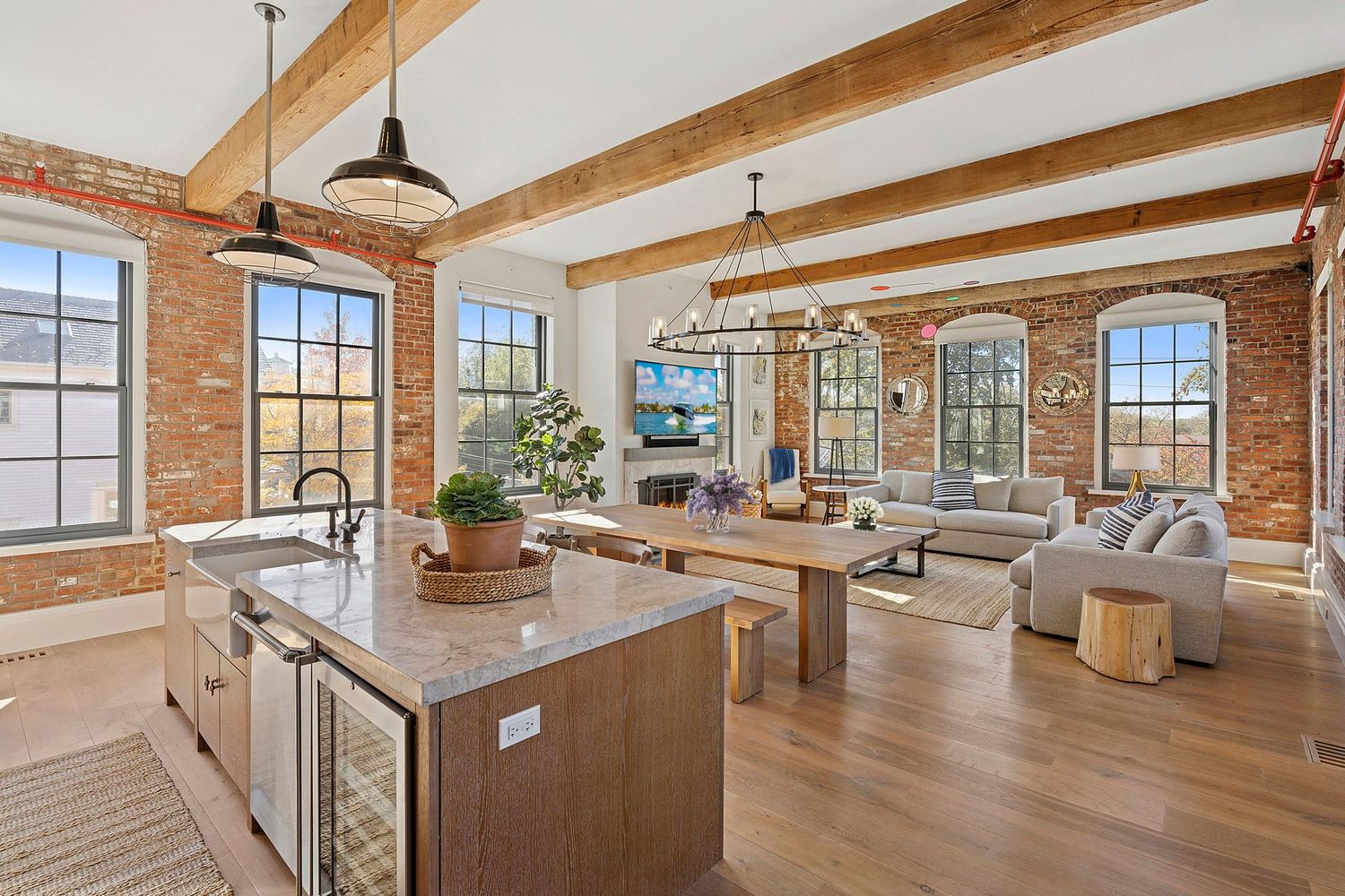 A Glamorous Watchcase Penthouse