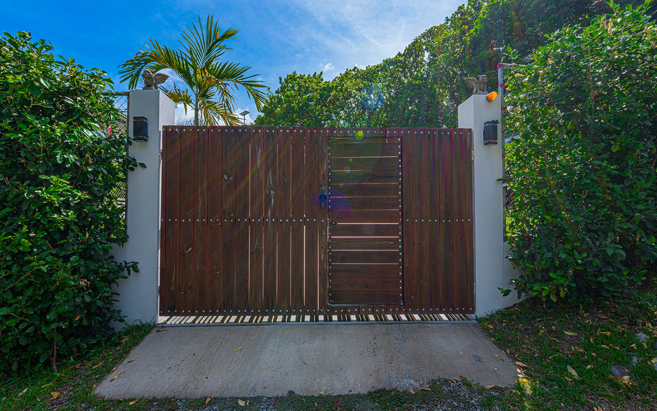 Home Near Downtown Uvita with Private Forest and Creek