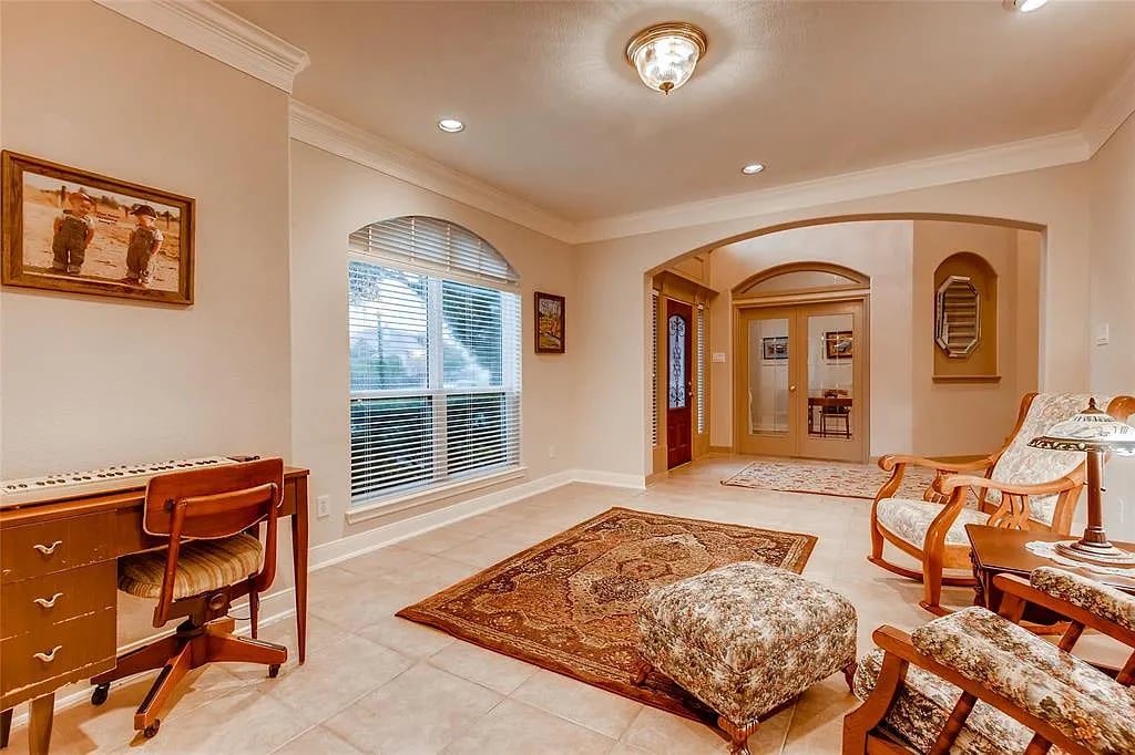 3903 Garnet Falls