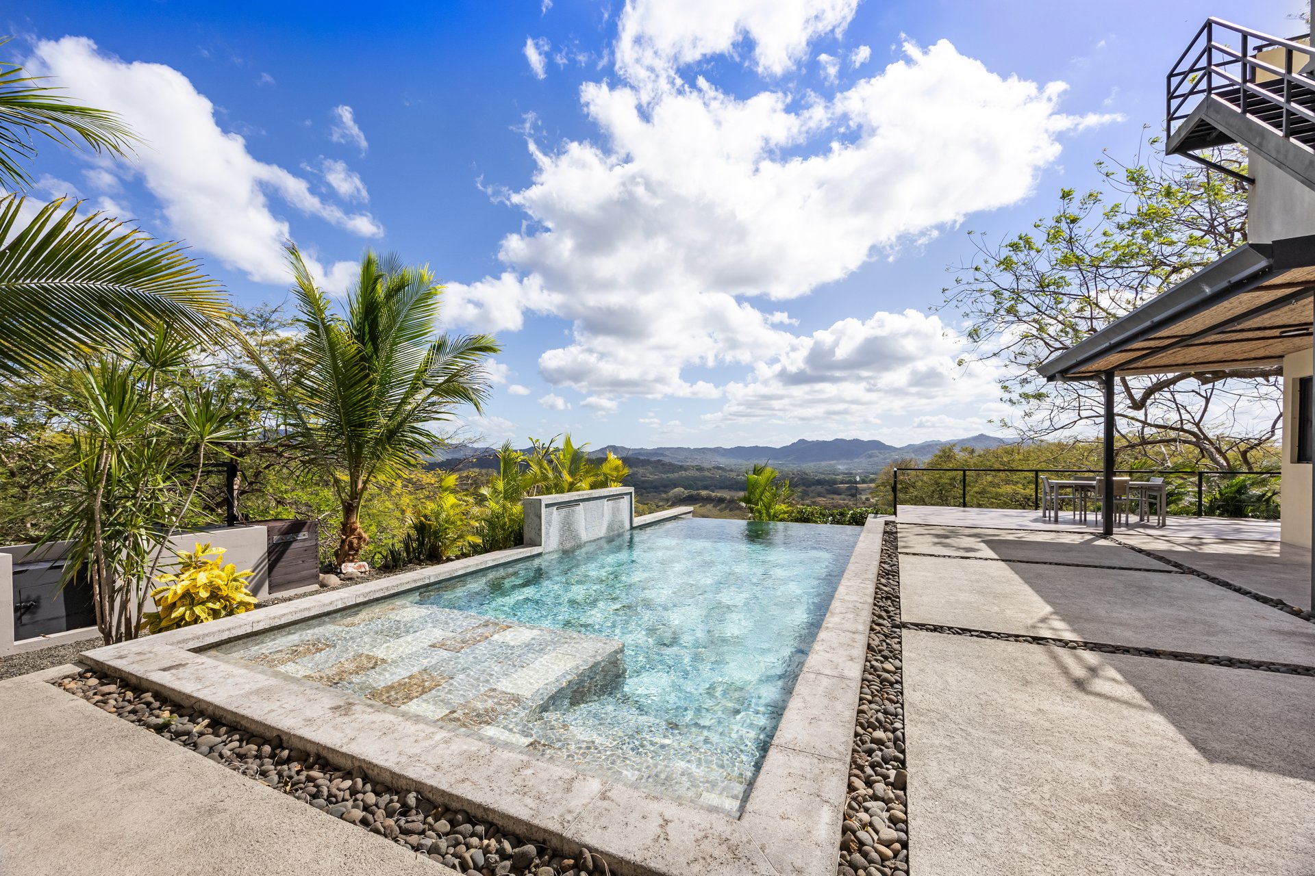 Corona Del Cabo 4 | Main Home + Guest House with Views & Pool – Playa Grande