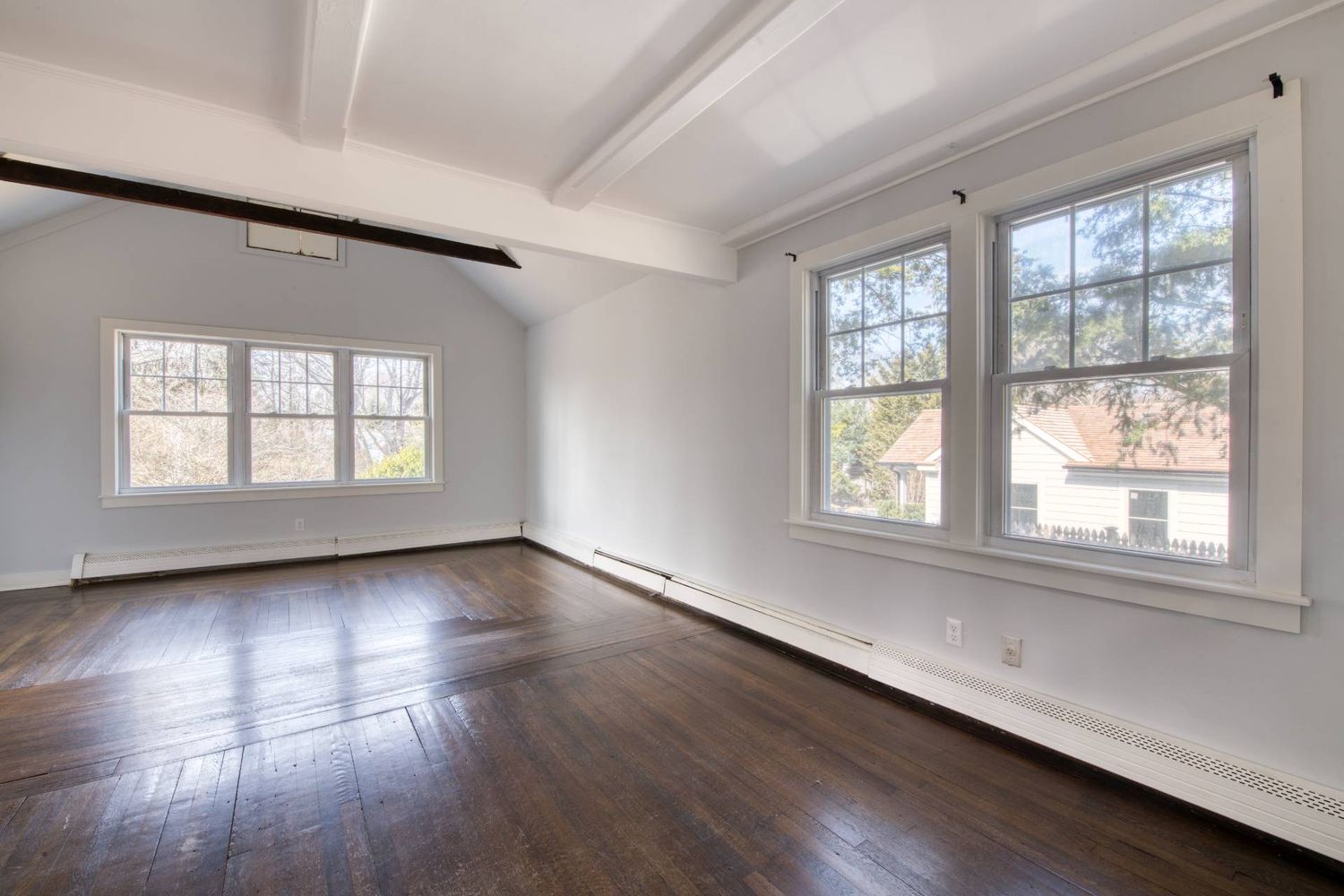 Charming Southampton Cottage Near Little Fresh Pond
